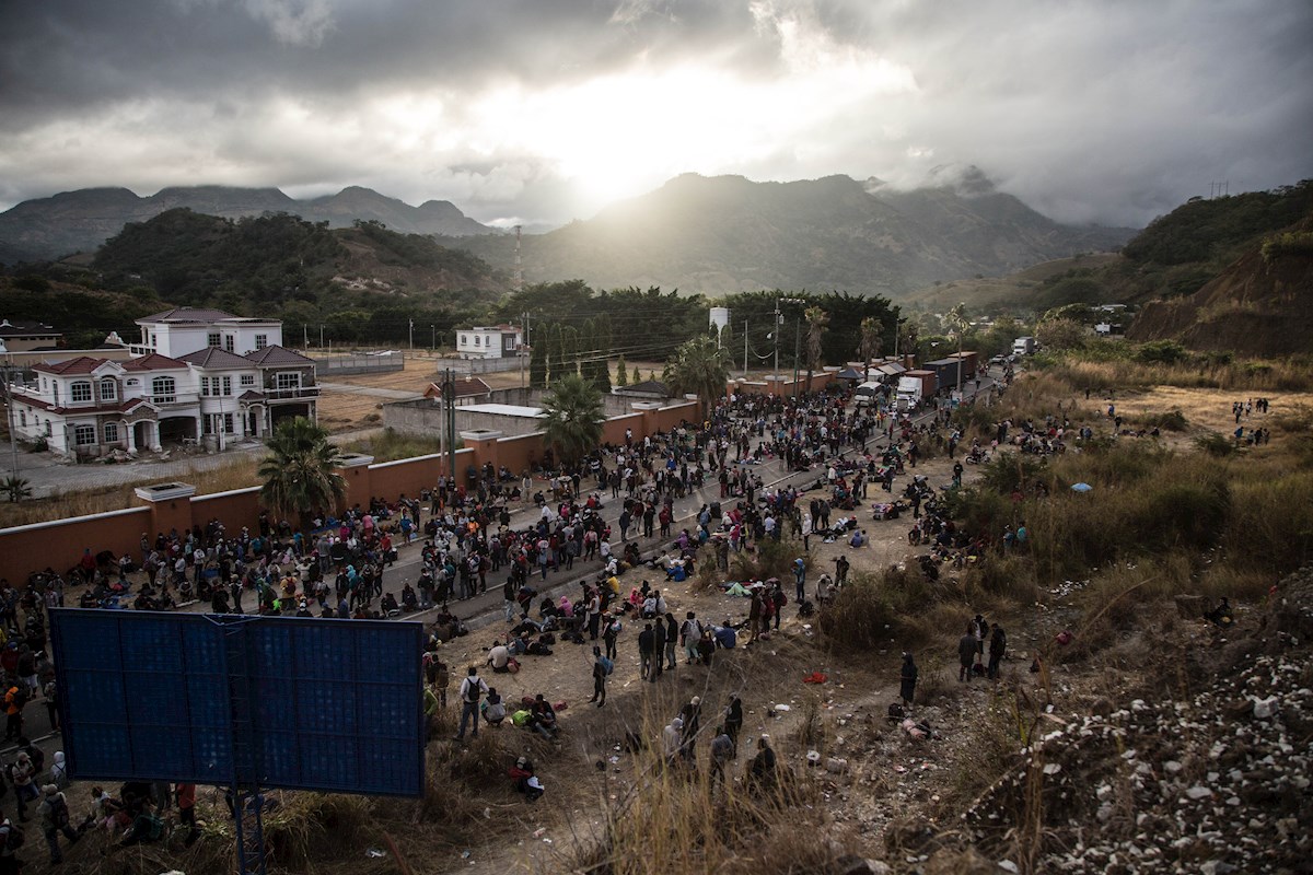 Guatemala reprime y disuelve caravana migrante hondureña - EFE