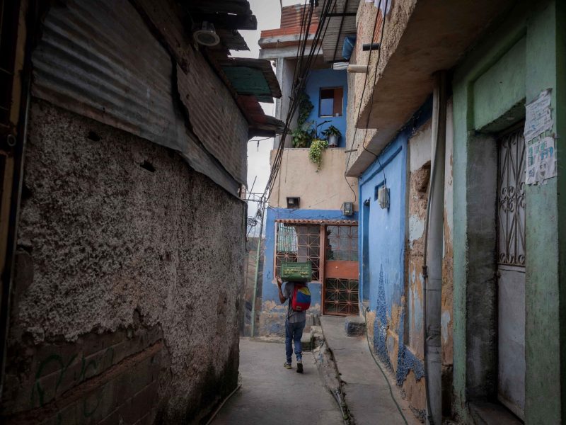 La Venezuela democrática del futuro debe superar el rentismo petrolero y el centralismo, señalan analistas
