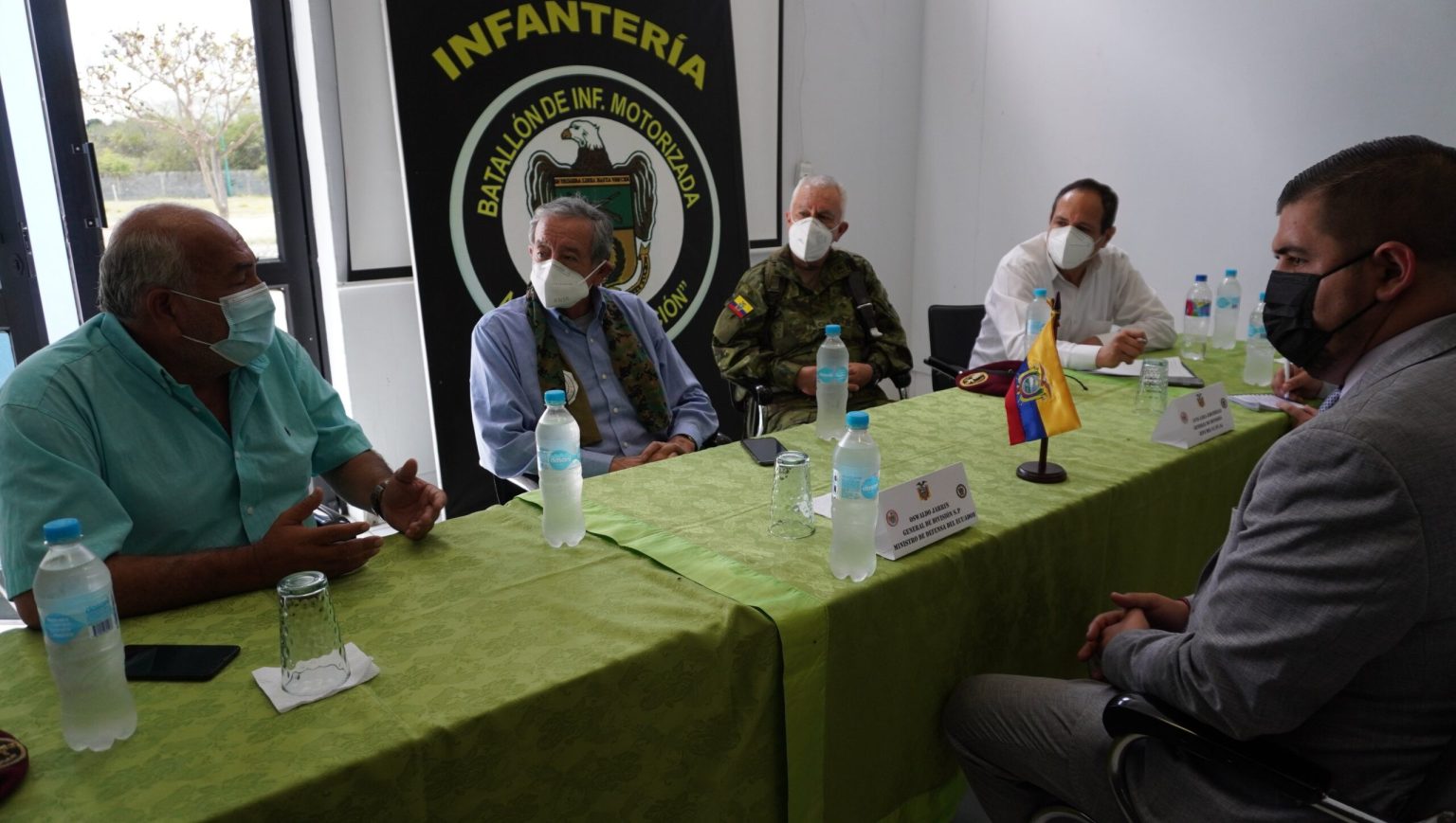 Ecuador aumenta presencia militar en frontera con Perú para vigilar migración