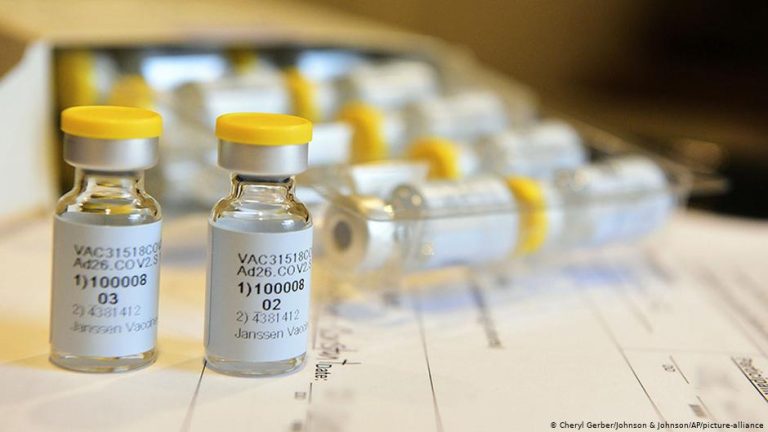 Agencia europea aprueba vacuna de AstraZeneca/Oxford