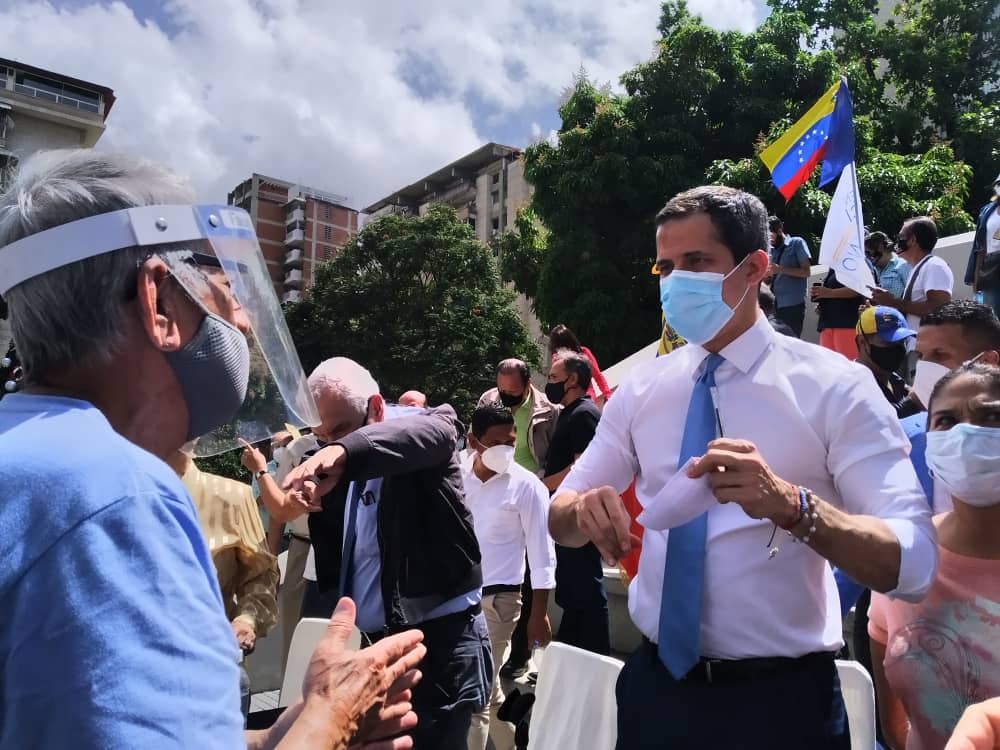 Guaidó afirma que no caerán