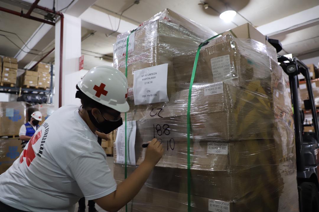 Venezuela recibe 22 toneladas de ayuda de la Cruz Roja para COVID-19