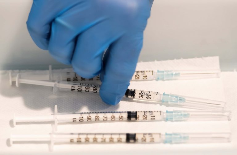 OPS pide al mecanismo Covax flexibilidad para que Venezuela pague vacunas