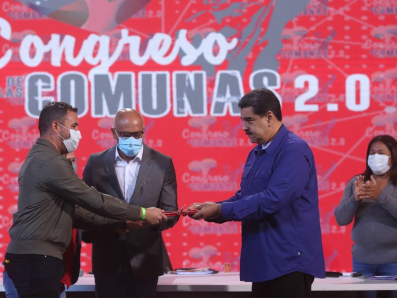 Maduro pide a la AN "hacer leyes sencillas al servicio del pueblo"