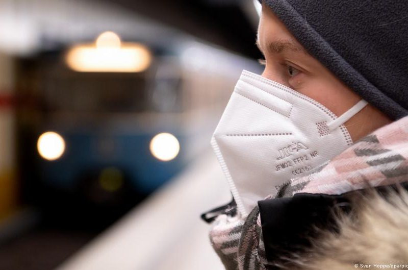 Coronavirus: Estudio sugiere usar dos mascarillas en vez de una