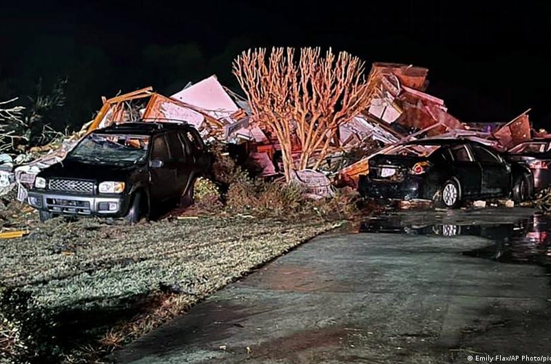 Tornado deja al menos tres muertos en Carolina del Norte