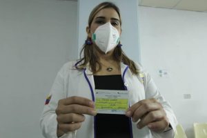 Doctora Glendy Rivero fue la primera vacunada contra COVID-19 en Venezuela