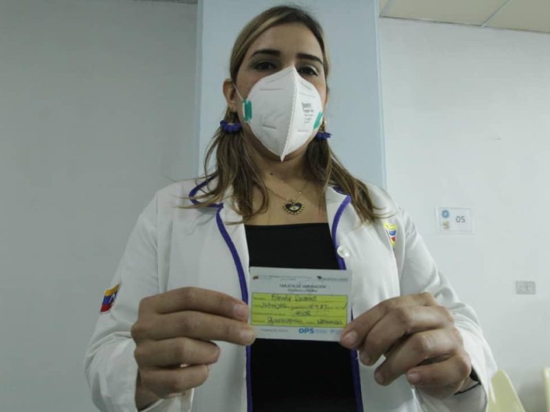 Doctora Glendy Rivero fue la primera vacunada contra COVID-19 en Venezuela