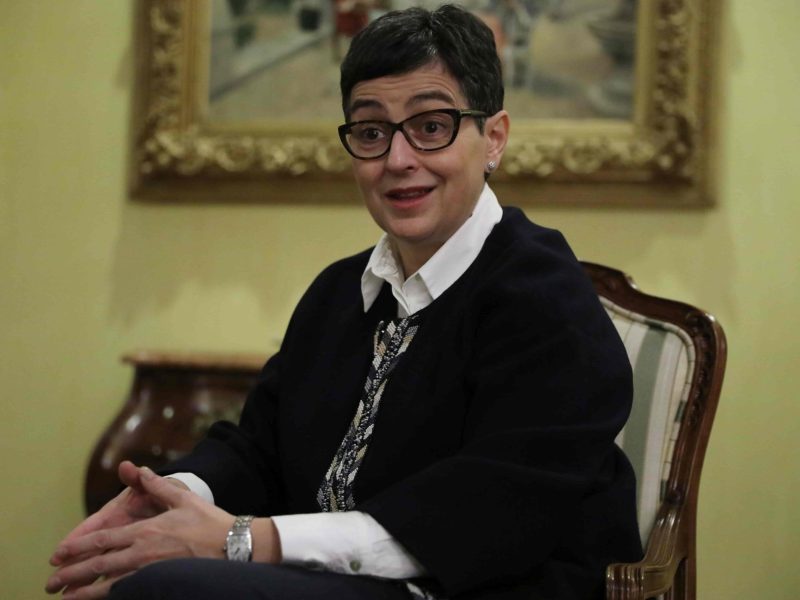 Ministra de Exteriores española pide a Maduro trato respetuoso en la relación