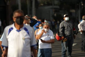 Con retrasos inician comicios legislativos en El Salvador