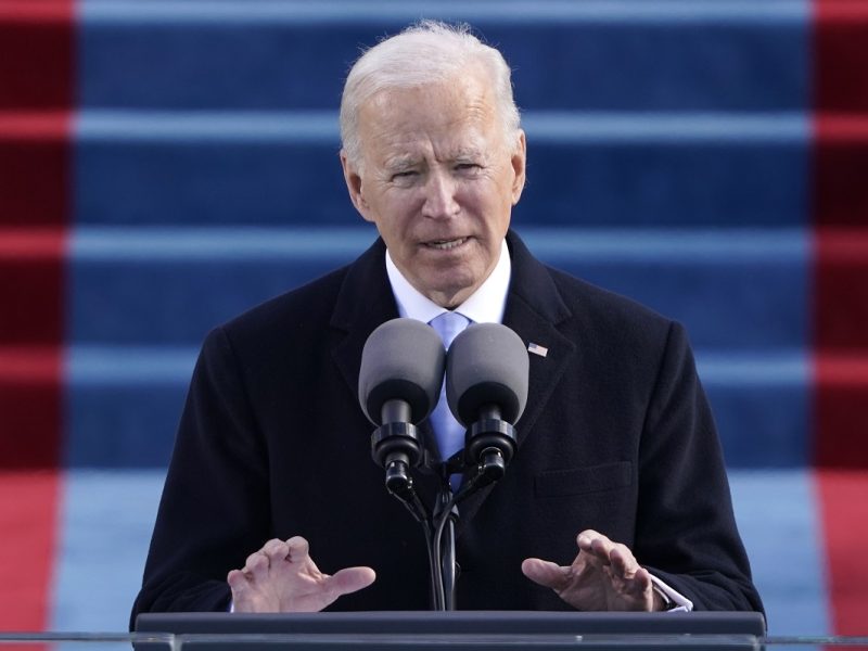 Manifestantes ante cárcel de migrantes piden a Biden que cumpla sus promesas