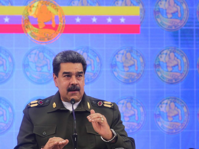 Maduro acusa a Colombia de querer "caotizar y robar" armas de la Fanb
