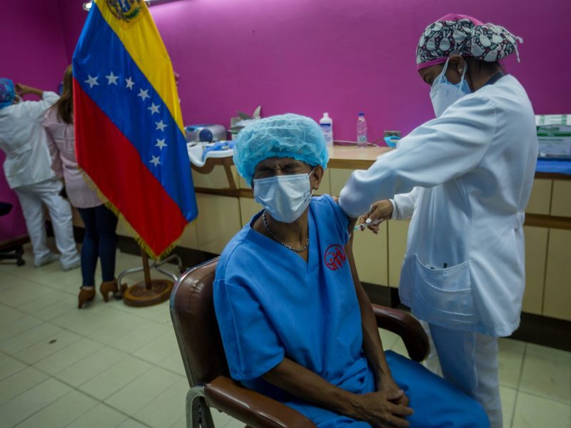 Academia de Medicina: Venezuela solo cuenta con disponibilidad de vacunas para 38 % de la población