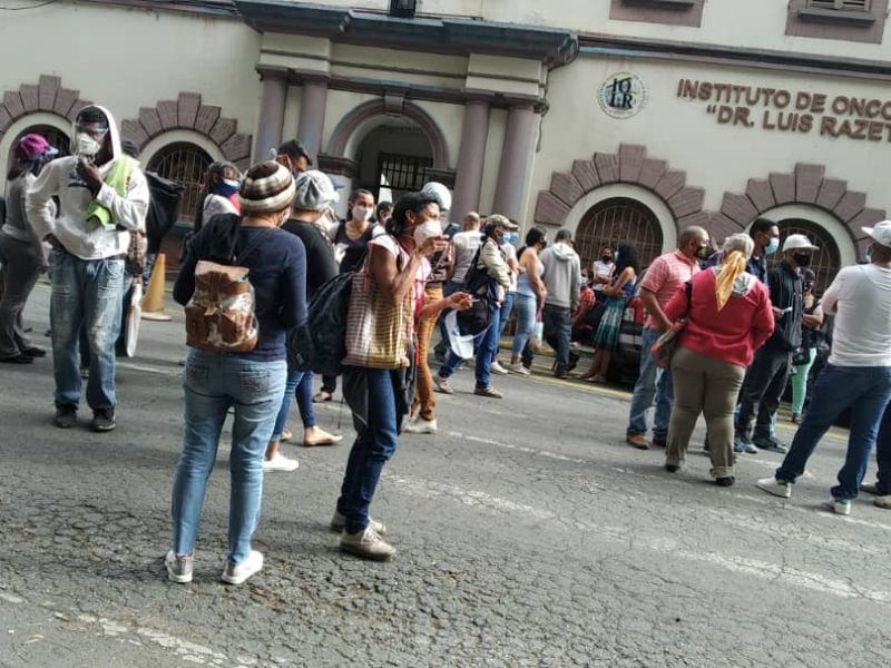 Pacientes protestaron por falta de quimioterapias en oncológico Luis Razetti