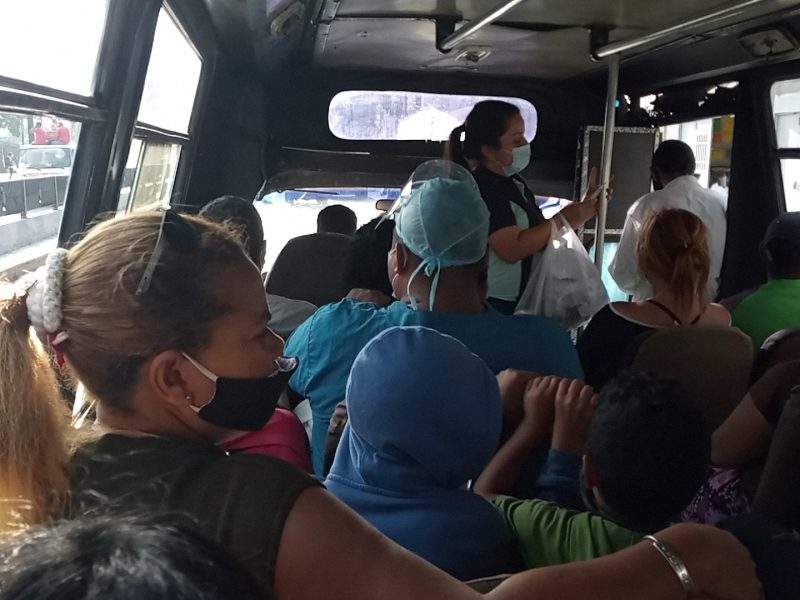 Temor al COVID-19 no detiene aglomeraciones de personas en Catia y Petare