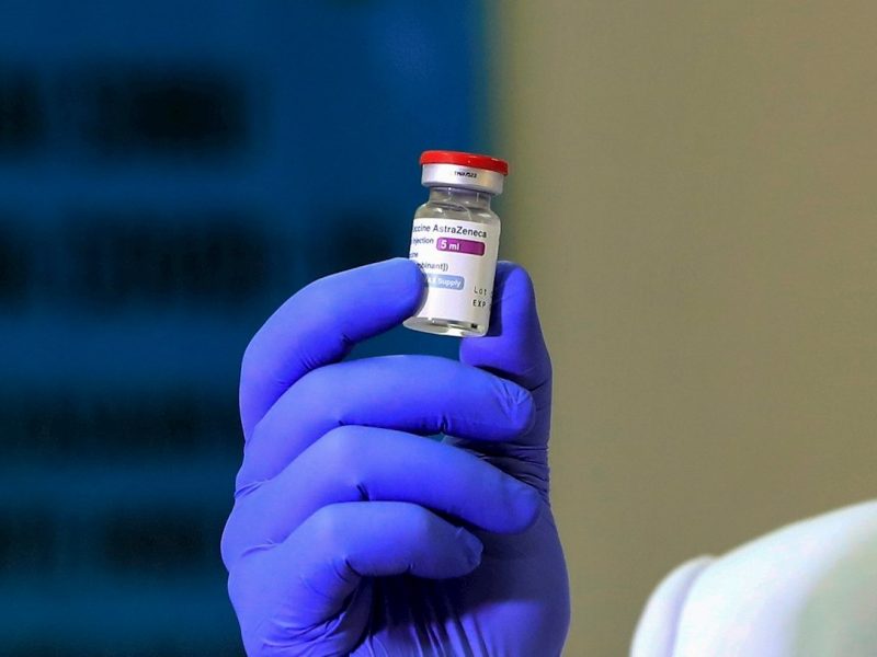 EMA confirma "posible vínculo" de la vacuna AstraZeneca con casos raros de coágulos