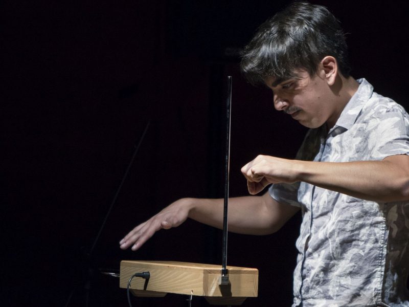 Theremin, un instrumento