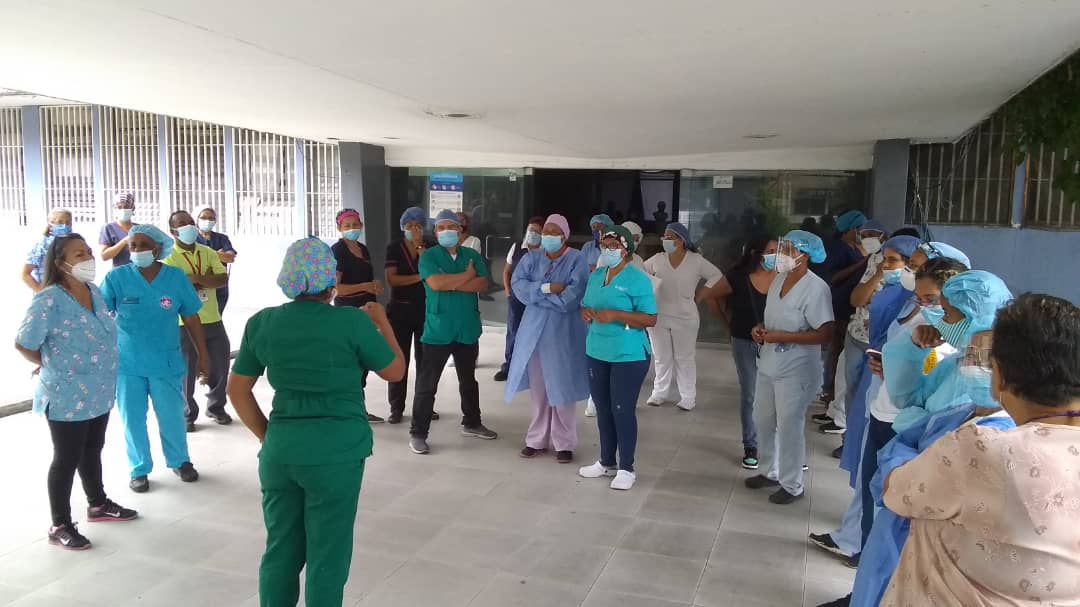 Protestan en la maternidad Concepción Palacios por bajos sueldos y falta de equipos de bioseguridad