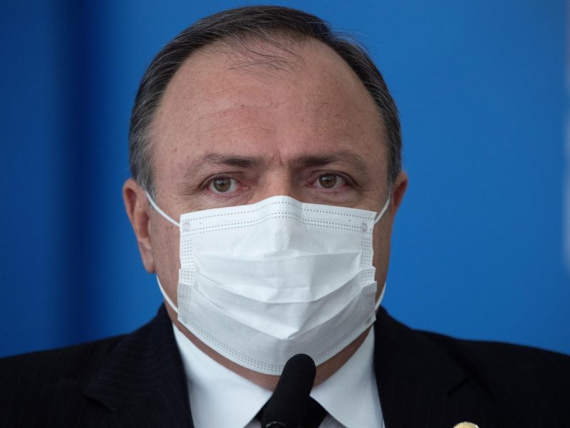 Exministro afirma que Bolsonaro ignoró alertas sobre gravedad del COVID-19