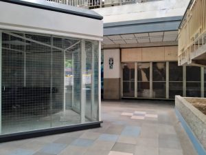 Comerciantes ahogados entre pocas ventas y alto costo de condominios