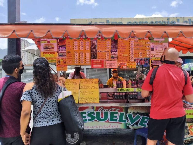 Ventas a un dólar, el resuelve de muchos comerciantes informales