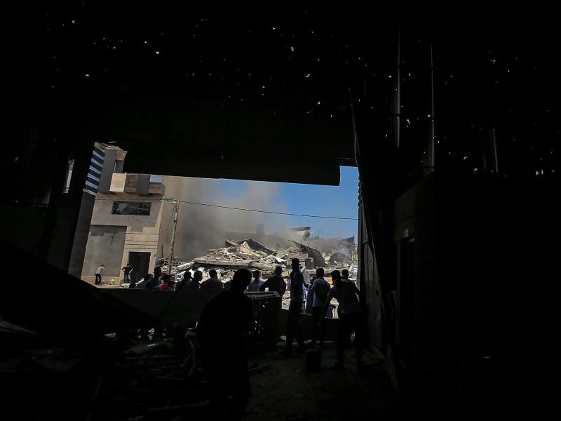 Israel bombardea otra torre en Gaza, sede de agencia AP y Al Jazeera