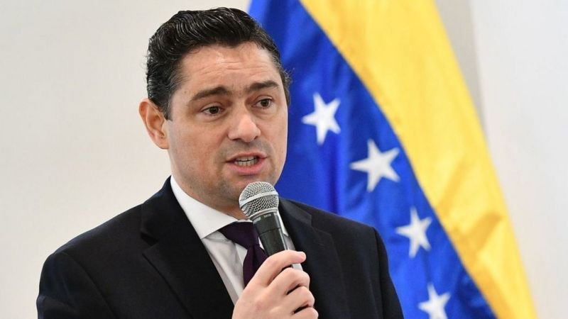 Senador Menéndez advierte que serán más los venezolanos expulsados que los que consigan el permiso de EEUU