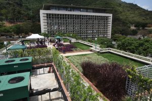 Se instala la primera aula de energía sustentable en la UCAB