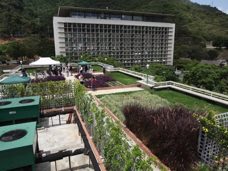 Se instala la primera aula de energía sustentable en la UCAB