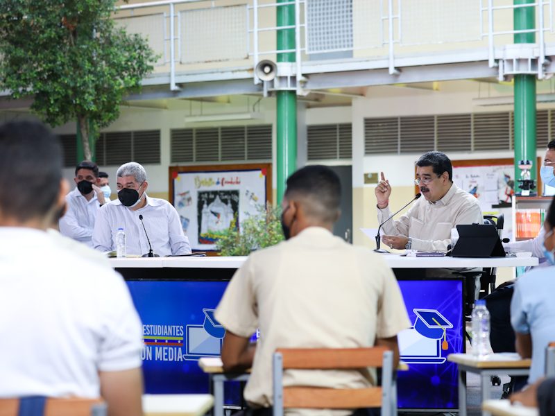 Maduro: Si se acelera vacunación estudiantes volverán clases presenciales en octubre