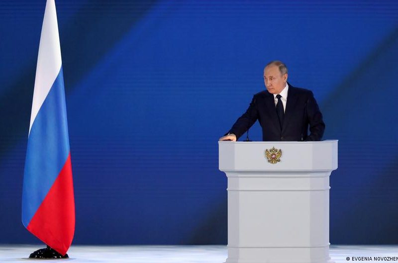 Putin promulga ley que impide a oposición "extremista" presentarse a comicios