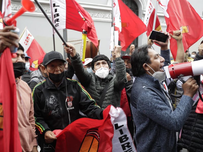 Castillo adelanta a Fujimori en recuento de votos por la Presidencia de Perú