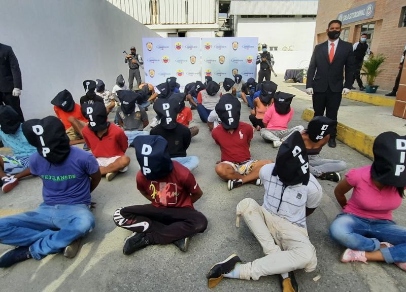Ministra reporta 38 detenidos y dos funcionarios heridos en operativo en La Vega