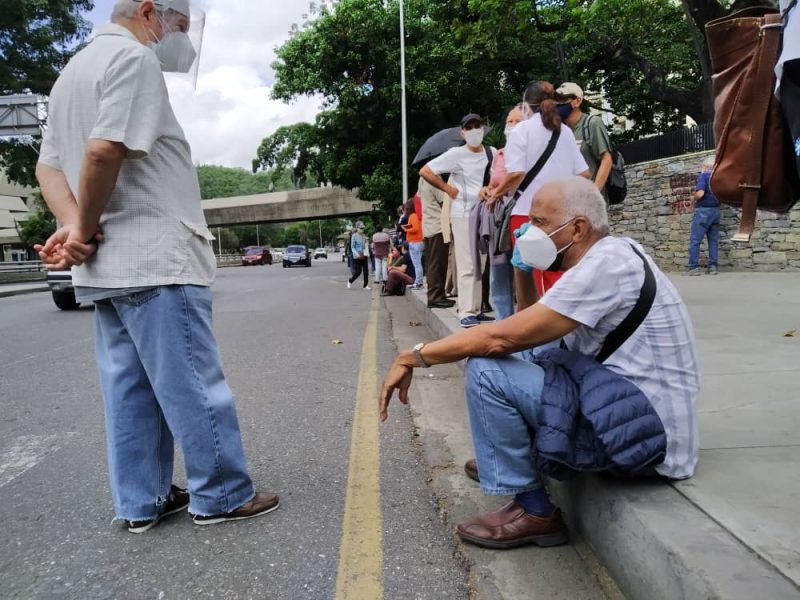 43,8% de consultados opina que los partidos políticos “deben desaparecer”, revela estudio