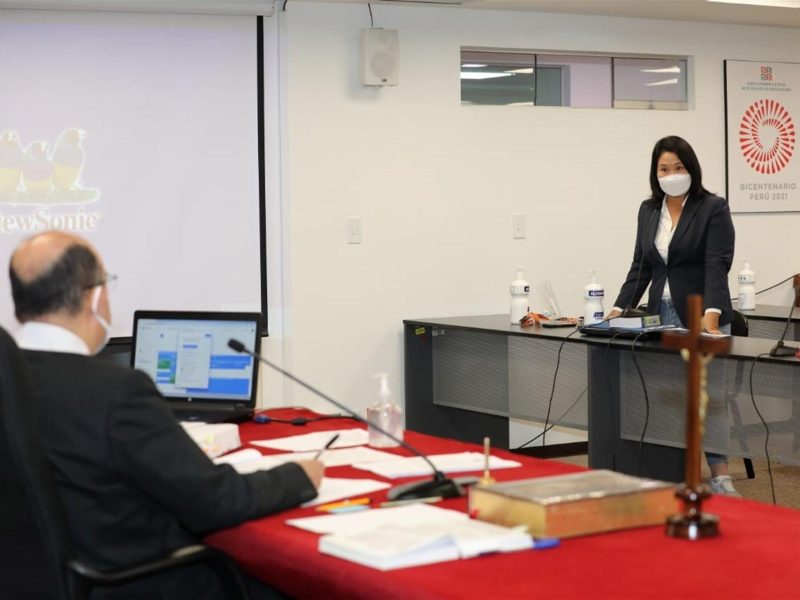 Juez decreta que Fujimori siga libre pero sin reunirse con sus colaboradores