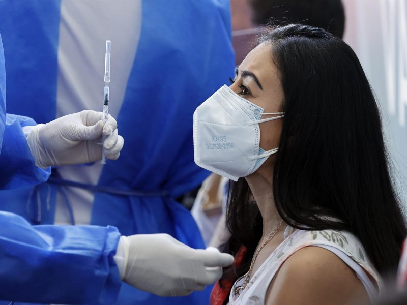 Colombia elimina el uso de tapabocas en sitios cerrados y anuncia más medidas