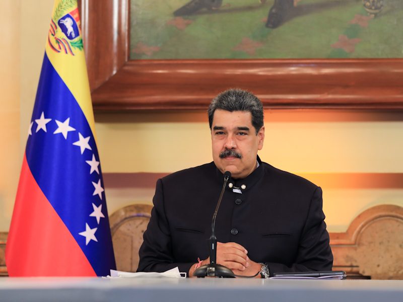 Maduro crea comisión especial para "la revolución judicial" que presidirán Diosdado Cabello y Cilia Flores
