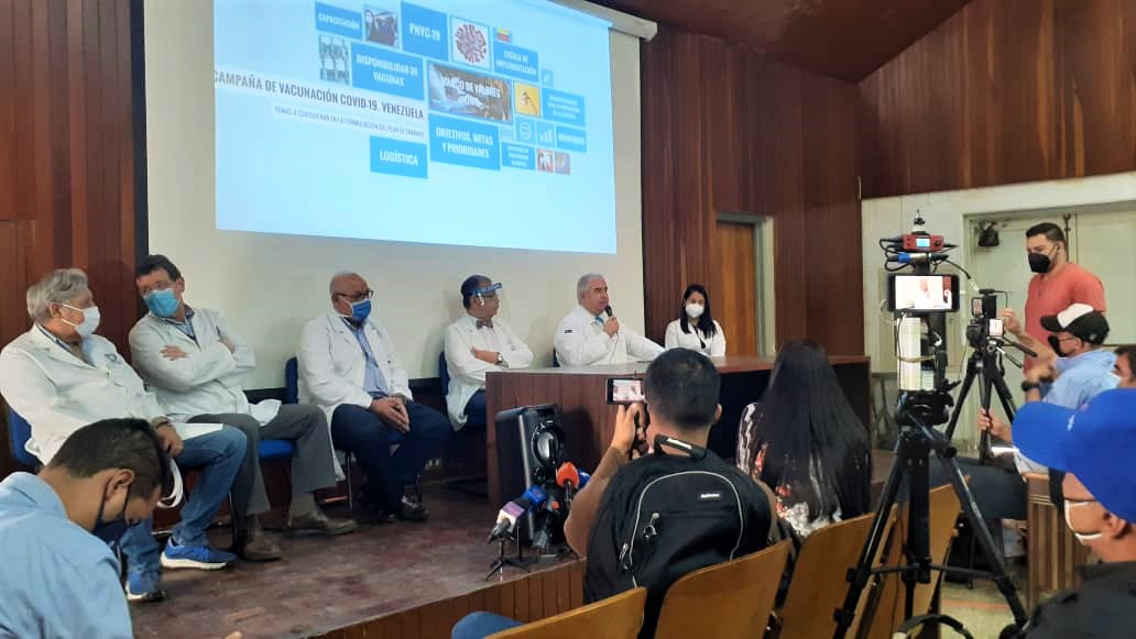 Expertos proponen mejoras al plan de vacunación y piden respuestas al Ministerio de Salud