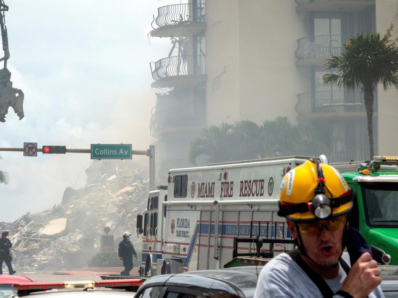 víctimas tras el desplome de edificio en playa de Miami