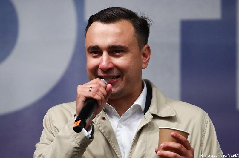 Rusia: ordenan arrestar en ausencia a aliado de Alexei Navalni