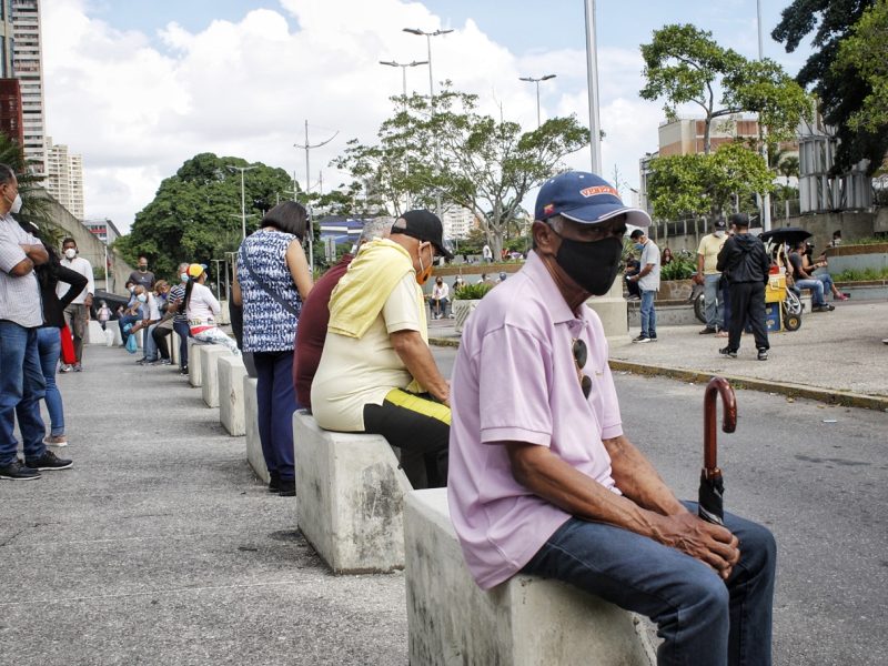 Orden y segundas dosis de Sputnik V siguen ausentes en Caracas tras un mes de vacunación - fármacos reconocidos