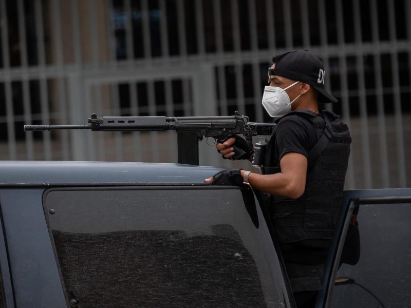 Maduro dice que actúa de forma "contundente" por la seguridad en Caracas