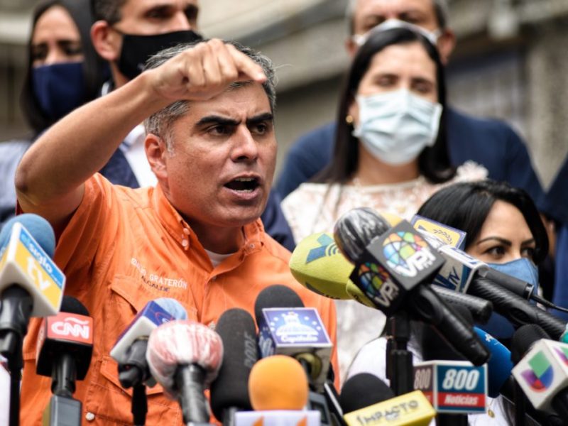 Dirigente de VP Emilio Graterón se refugia en embajada de Chile