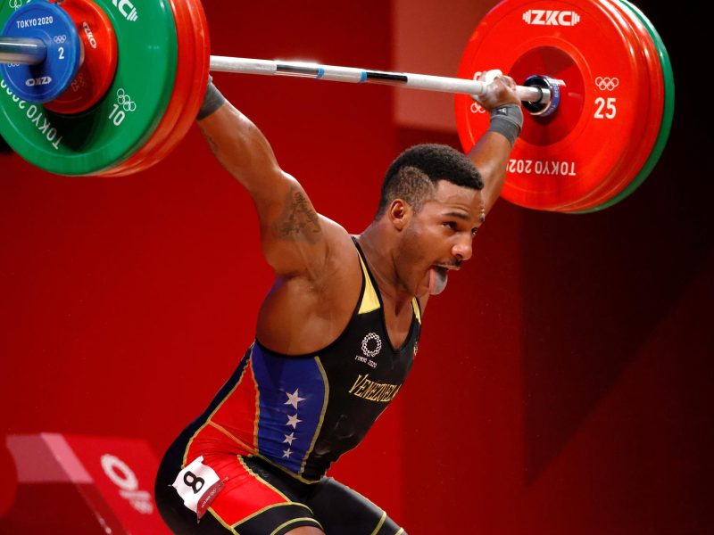 Pesista Julio Mayora gana medalla de Plata para Venezuela en Tokio