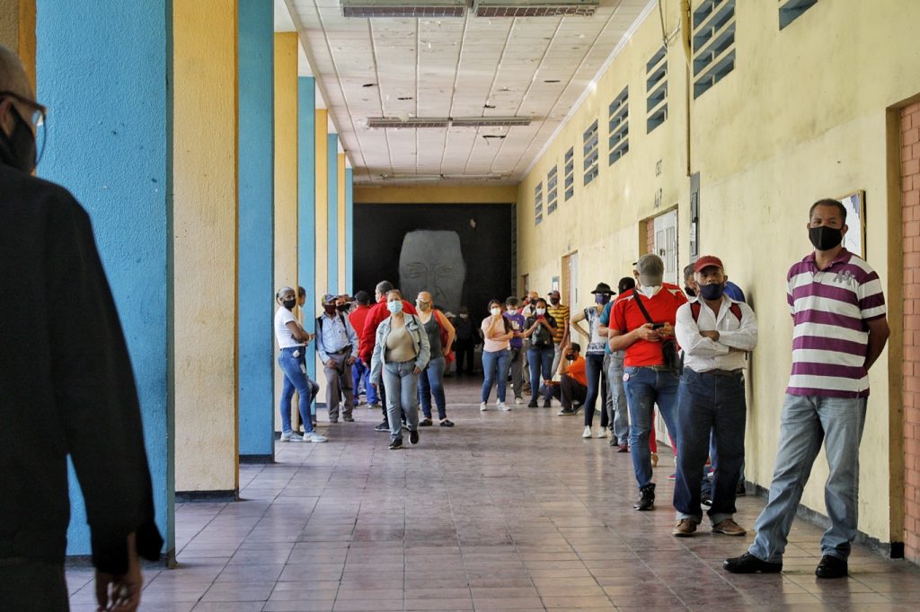 Chavismo compite “cómodo” este #21Nov por la división del voto opositor, apuntan analistas