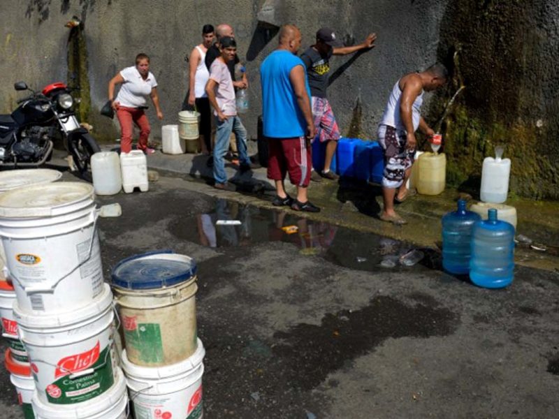 El agua llegó "más sucia" a los hogares en septiembre, reporta Cedice Libertad