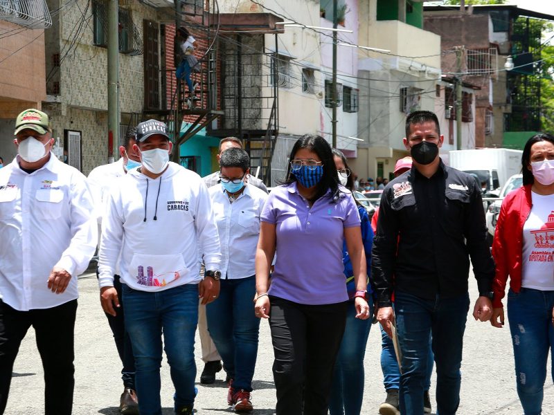 Delcy Rodríguez asegura que se intensificará vacunación masiva para retorno a clases