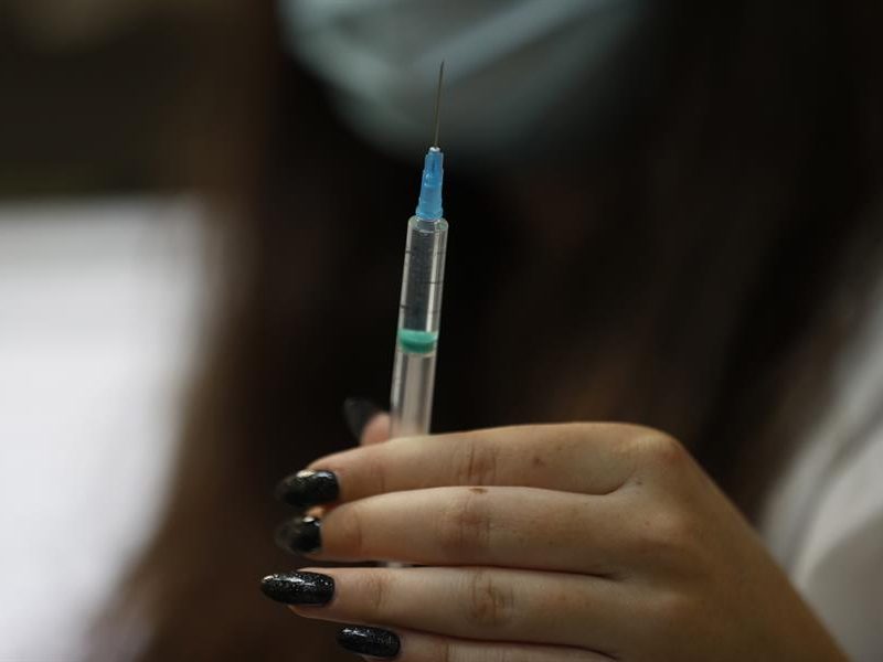 "No está claro si se necesita ni cuándo dosis de refuerzo contra COVID-19", reconoce la EMA