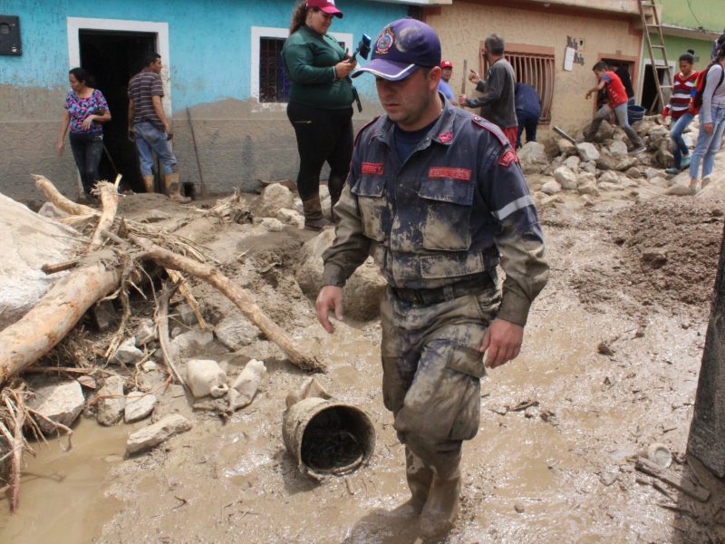 Maduro decreta emergencia por 90 días para estados afectados por lluvias