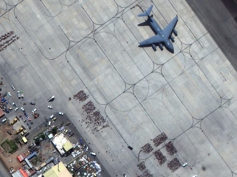 Pentágono reporta una explosión en las afueras del aeropuerto de Kabul